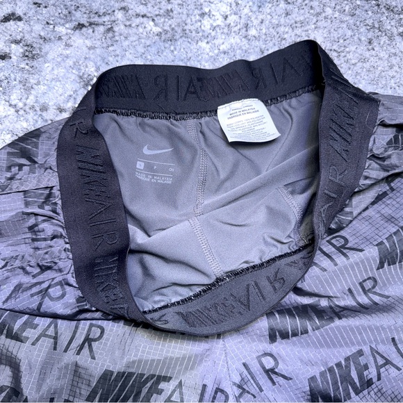 Nike running shorts - Picture 2 of 3